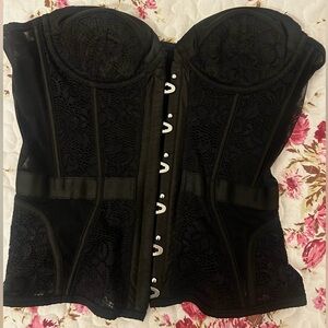 House of CB corset size M! Pre loved condition 💖